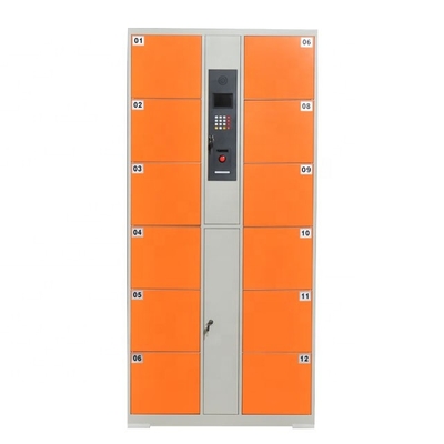 Собранный шкафчик цифров штрихкода вокзала структуры безопасный