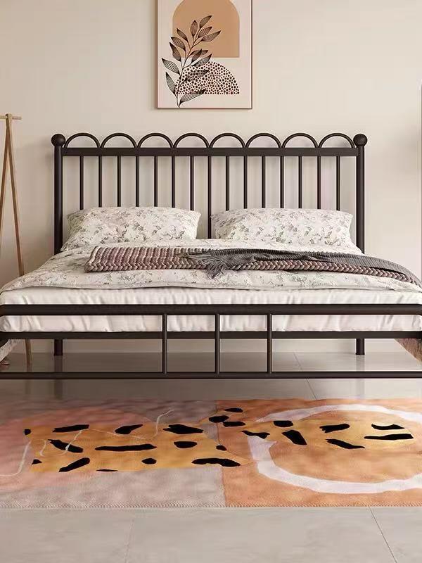 French Vintage Metal Bed Frame with Bold Minimalist DesignElegant Iron Bed for Modern and Classic Bedrooms